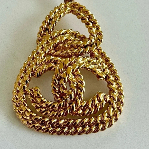 CHANEL Necklace - Picture 5 of 7